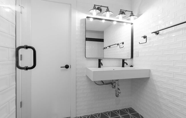 1 bed, 1 bath, 666 sqft, $2,395, Unit 001