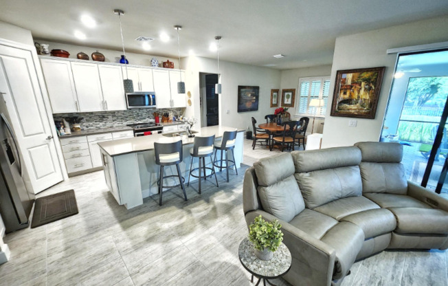 4729 IMPERIAL EAGLE DR