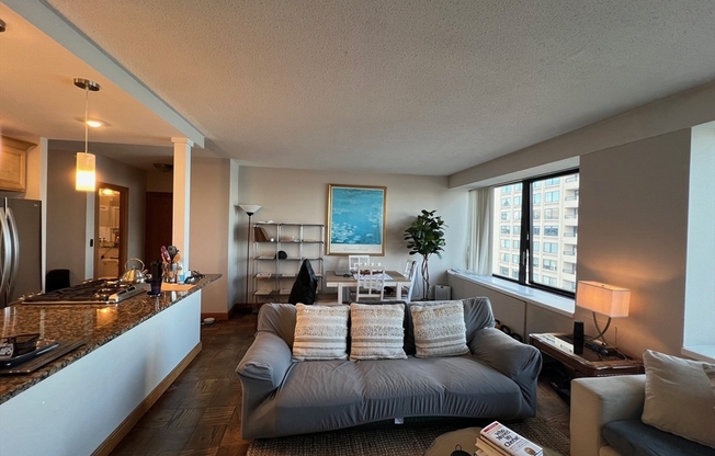 1 bed, 1 bath, 885 sqft, $3,400, Unit 17E