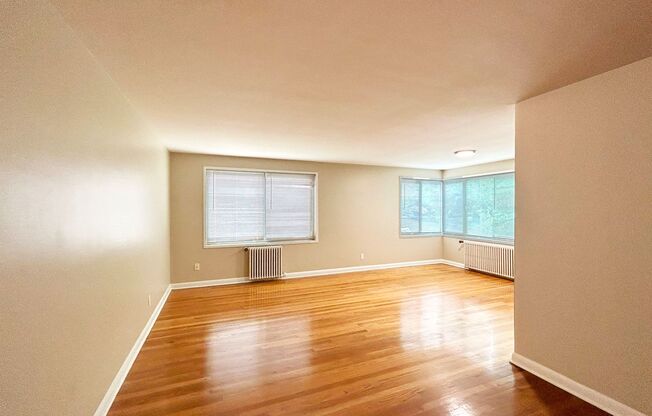 1 bed, 1 bath, 780 sqft, $1,695, Unit Hamrick 204