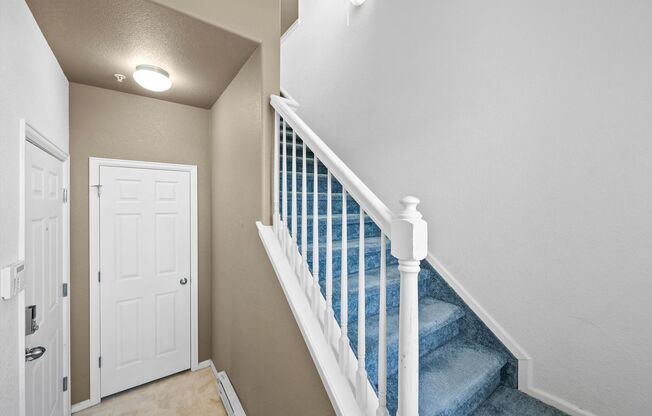 Beautiful 2 Bed 2 Bath Condo near Parkfield Lake Park!