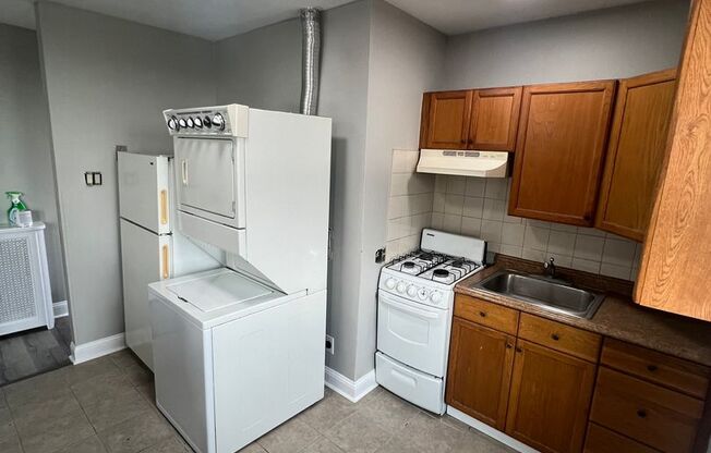 1 bed, 1 bath, 875 sqft, $1,450, Unit 2nd floor