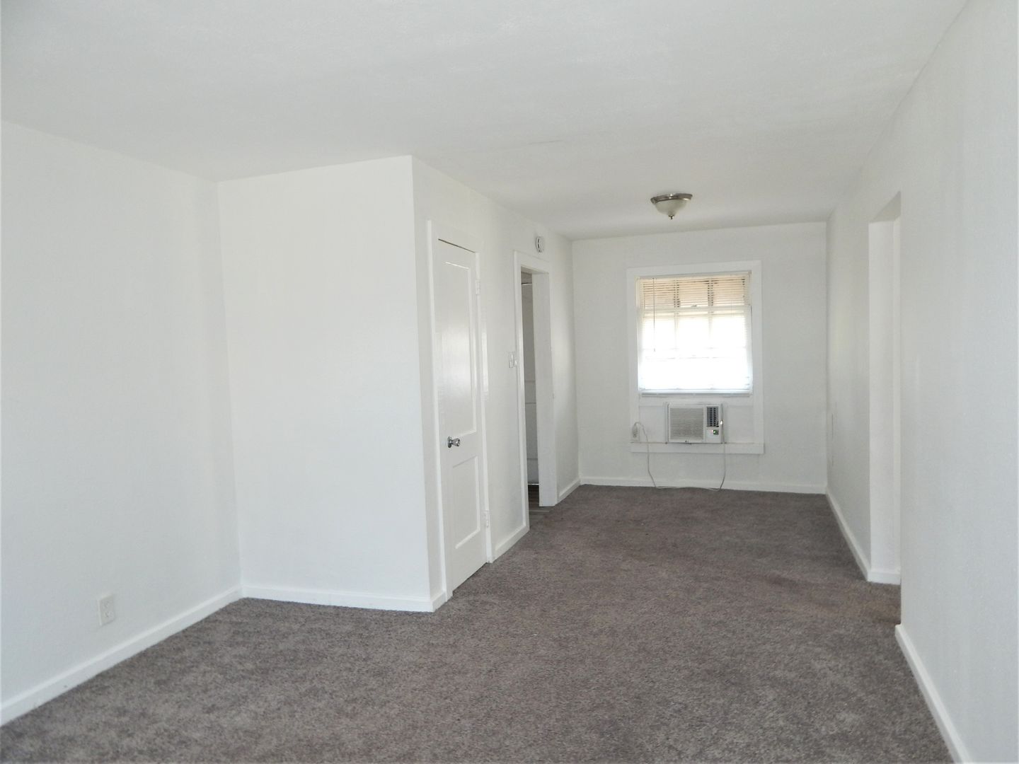 638 Glazebrook Unit 2 - 2/Bed 1/Bath - $850/month
