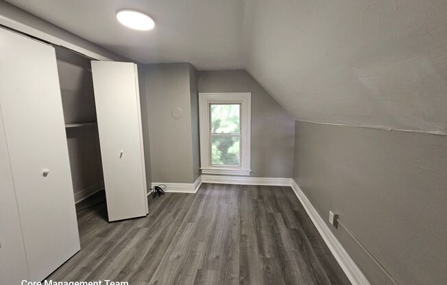 2 beds, 1 bath, $1,200