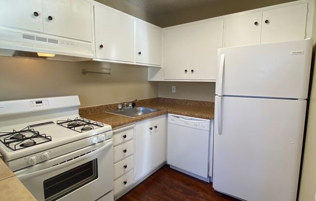 2 beds, 1 bath, $1,750, Unit AG53