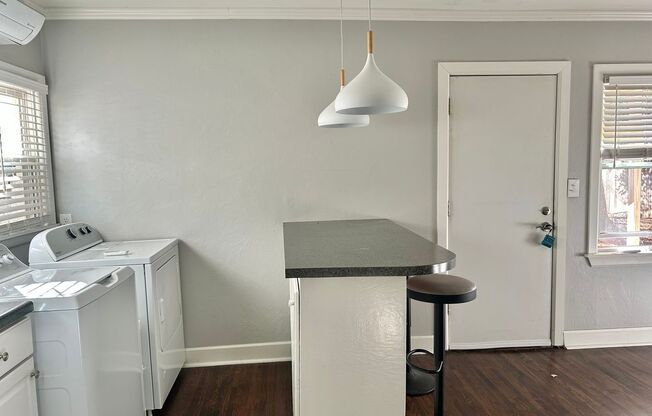 2 beds, 1 bath, $1,250