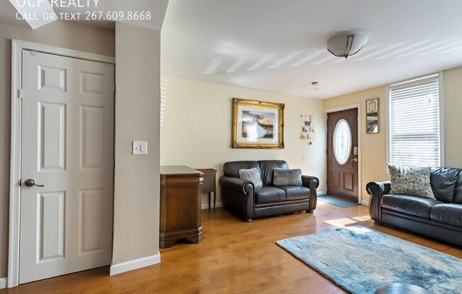 1025 E COLUMBIA AVE