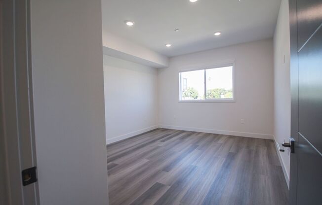 1 bed, 1 bath, 850 sqft, $2,562.08, Unit 301