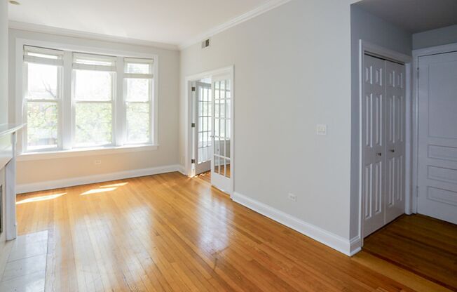 2 beds, 1 bath, 825 sqft, $2,895, Unit 3852-2