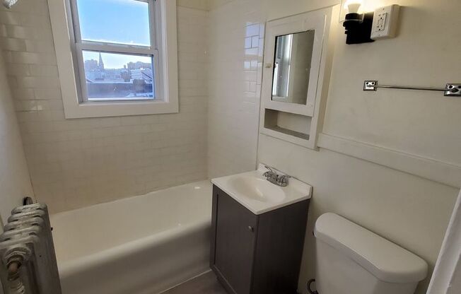 Studio, 1 bath, 250 sqft, $845, Unit 9