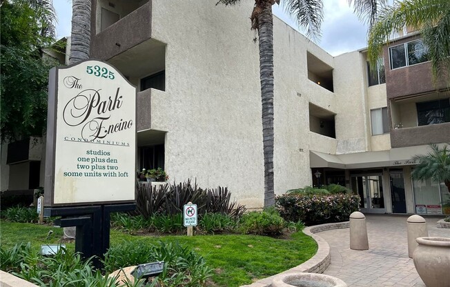 5325 Newcastle Avenue, 322