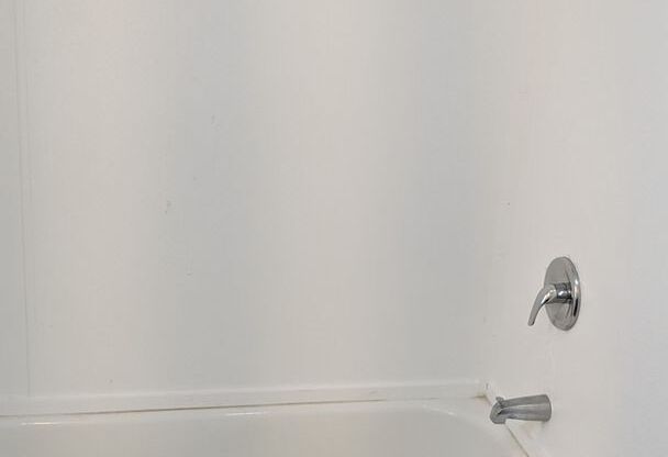 3 beds, 2 baths, 850 sqft, $1,295, Unit #3