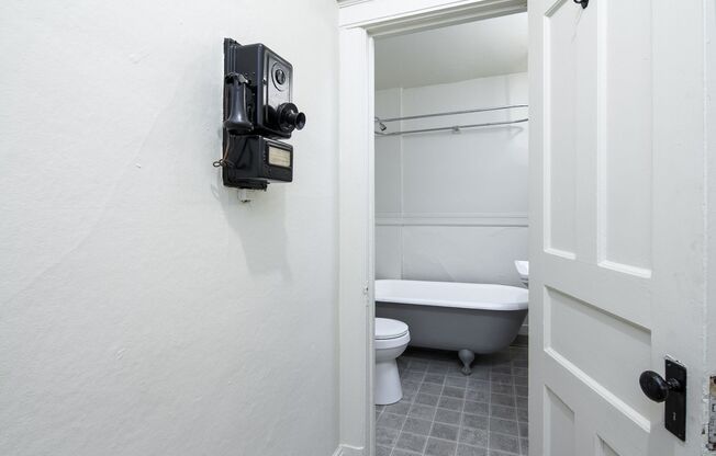 Studio, 1 bath, 332 sqft, $1,000, Unit 310
