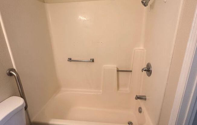 1 bed, 1 bath, 530 sqft, $650, Unit 7