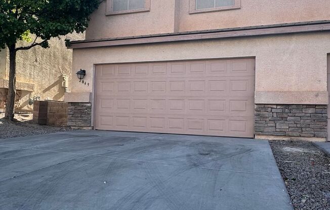 Nice, upgraded Town Home 3br, 3bath, 2cg.