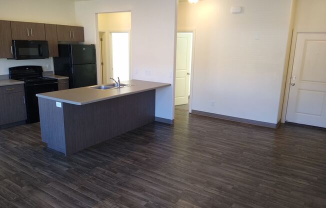 2 beds, 1 bath, 870 sqft, $1,225, Unit 21