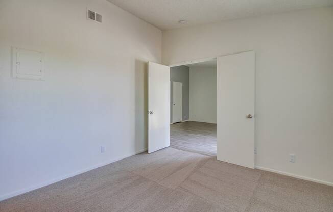 Harbor Cliff Apartments Empty Apartment Bedroom