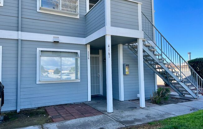 Renovated 2bedroom downstairs unit ready for immediate move-in.