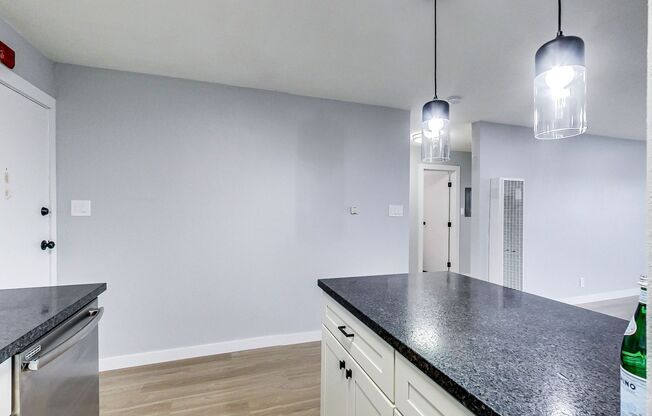 2 beds, 1 bath, 900 sqft, $2,664, Unit APT. 206