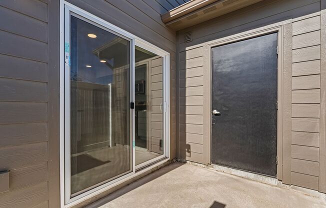 2 beds, 2 baths, 880 sqft, $1,599, Unit 660-102
