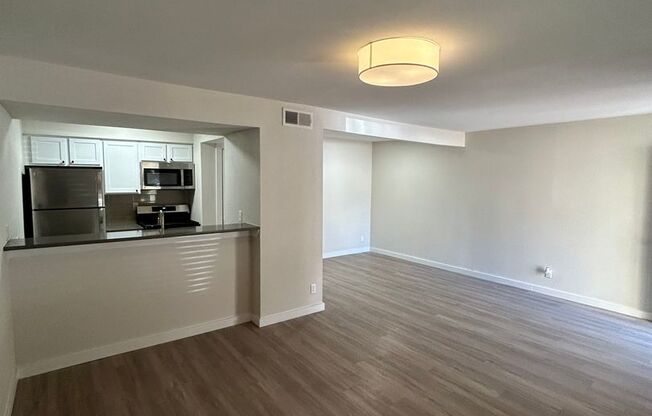 1 bed, 1 bath, 700 sqft, $1,224, Unit ELP2200-102