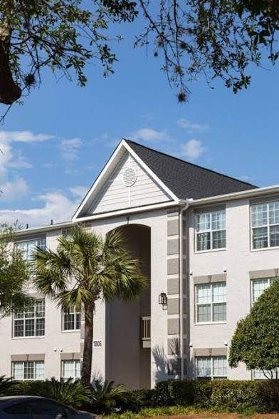 1003 RIV HVN CIR