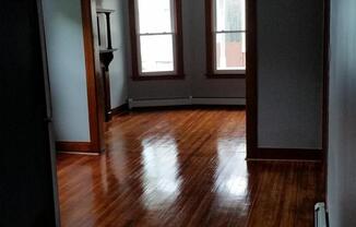 4 beds, 1 bath, $1,800, Unit Floor 1