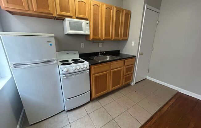 Studio, 1 bath, 280 sqft, $990, Unit A24