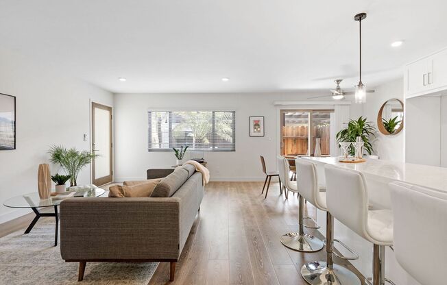 2 beds, 2 baths, 949 sqft, $3,375, Unit 21