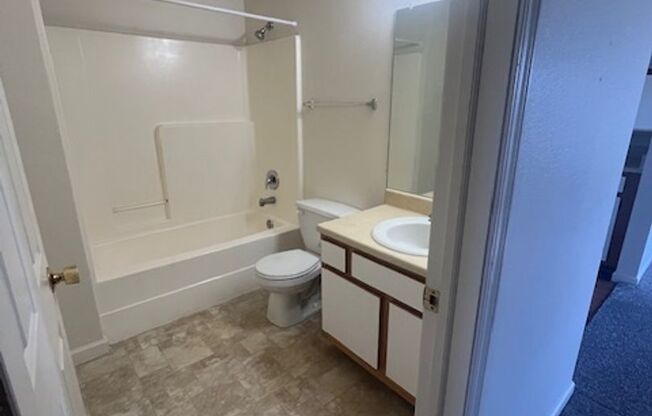 1 bed, 1 bath, 670 sqft, $1,049, Unit 69