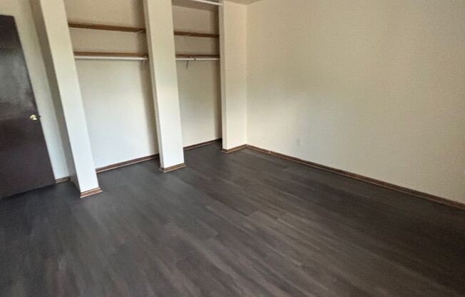 1 bed, 1 bath, 700 sqft, $899, Unit Custer-204