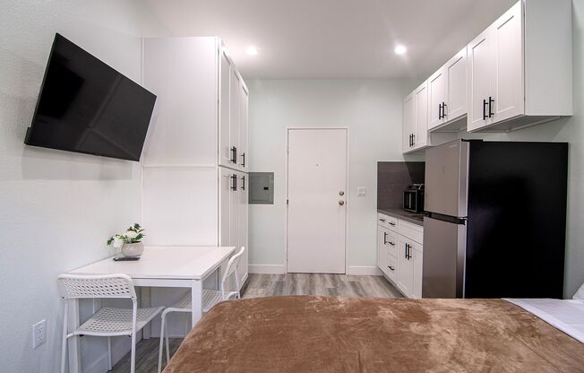 Studio, 1 bath, 141 sqft, $1,095.42, Unit 08
