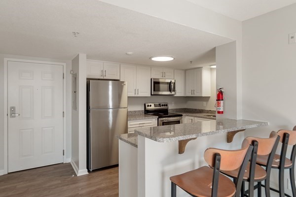 2 beds, 2 baths, 900 sqft, $1,700, Unit 202