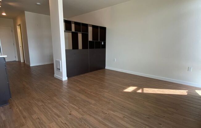 1 bed, 1 bath, 450 sqft, $1,525, Unit 406