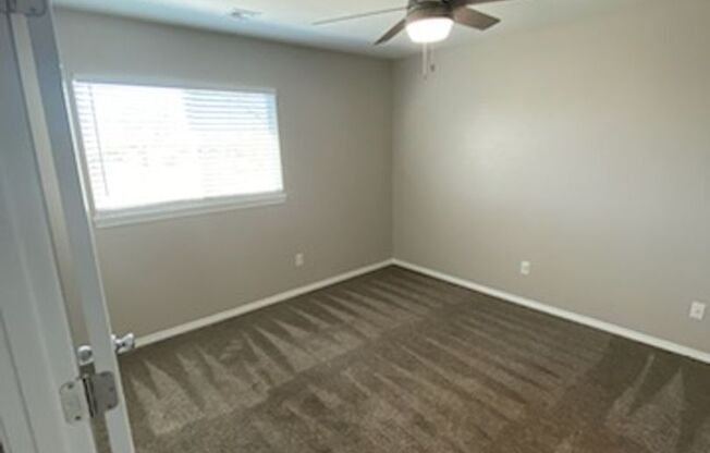 2 beds, 2 baths, 856 sqft, $920, Unit 2827-1811