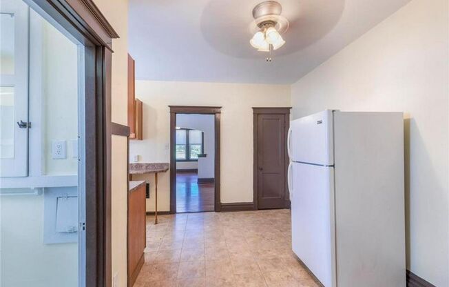 1 bed, 1 bath, 700 sqft, $815, Unit 2W