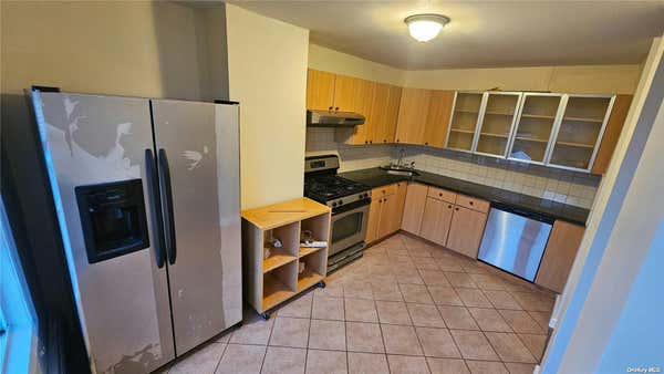 2 beds, 1 bath, $2,600