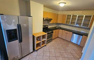 2 beds, 1 bath, $2,600