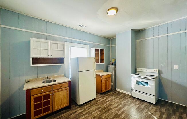 DOWNTOWN WILMINGTON - 3 Bedroom & 1 Bath - MOVE IN SPECIAL ~ $500 OFF!