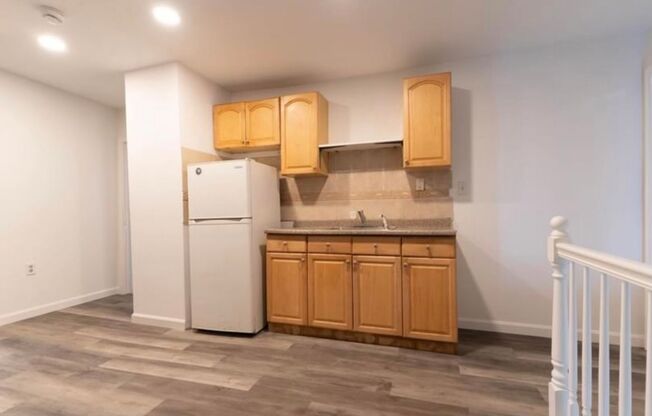 1 bed, 1 bath, $1,700, Unit Unit 2.