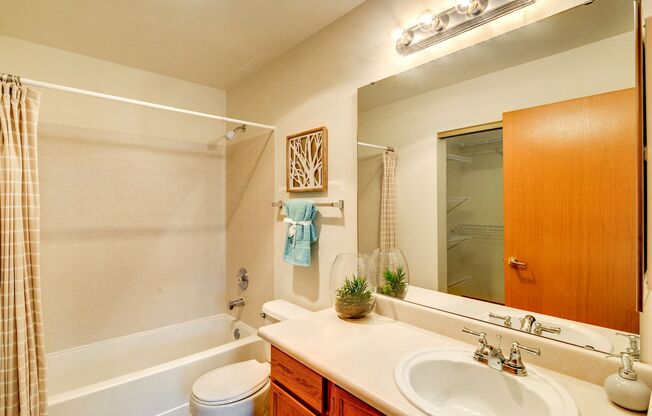 2 beds, 2 baths, 886 sqft, $2,095, Unit H302