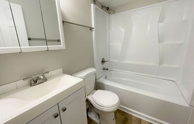 1 bed, 1 bath, 700 sqft, $1,325, Unit 5926100