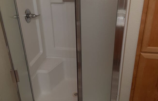 3 beds, 2 baths, 1,076 sqft, $2,200, Unit 2004