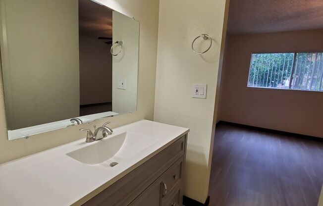 2 beds, 2 baths, 950 sqft, $1,460, Unit 201
