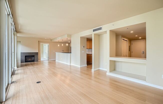 Stunning 2 Bed 2 Bath Seattle Unit @ the Highly Desirable Parc-Belltown Condominiums!