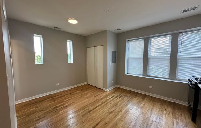 Studio, 1 bath, $1,295, Unit 209