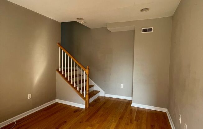 Cozy One Bedroom Townhome w/ All Amenities In The Heart of Northern Liberties!