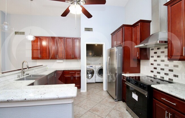 511 E PINTO DR