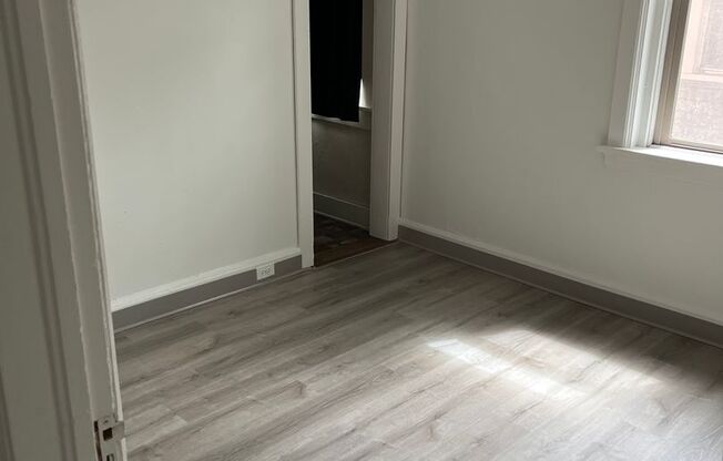 2 beds, 1 bath, $810, Unit D-2