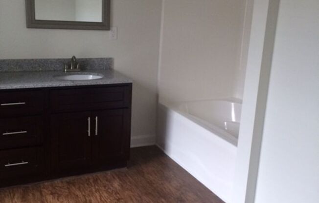 1 bed, 1.5 baths, 1,003 sqft, $1,499